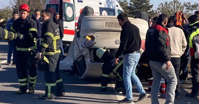 Kütahya’da otomobil takla attı: 2 yaralı