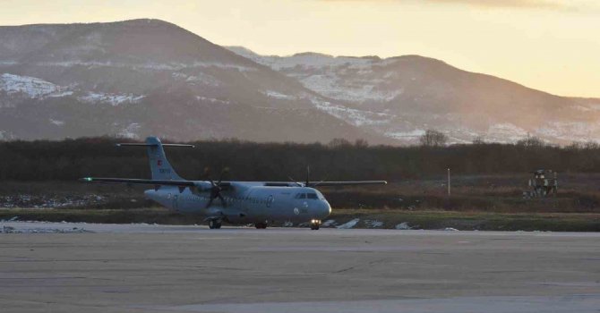 Deniz Kuvvetlerine ait uçaklar tahliyelere devam ediyor