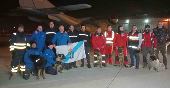 Adıyaman’daki deprem bölgesinde çalışan İspanyol ekip Türk Silahlı Kuvvetleri’ne ait uçakla İstanbul’a getirildi