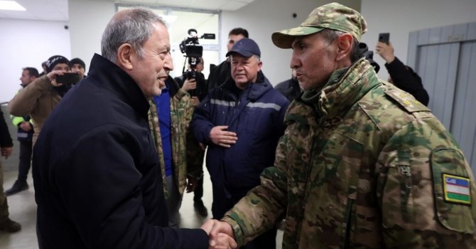 Bakan Akar, Özbekistan arama kurtarma ekibiyle bir araya geldi