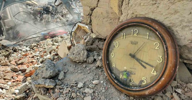 Deprem bölgesinden Bursa’ya dönen ekipten çarpıcı fotoğraflar