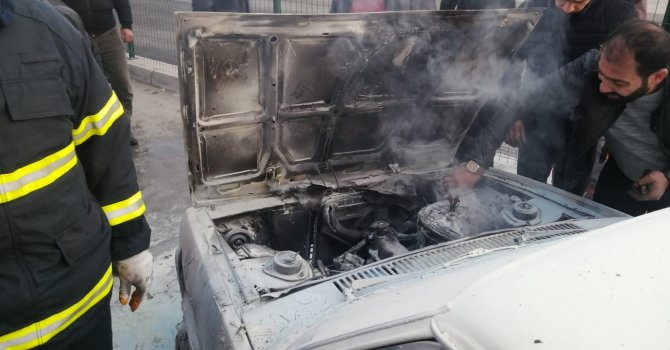 Erzincan’da otomobil yangını