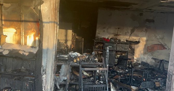 Klimadan çıkan yangın evi küle çevirdi