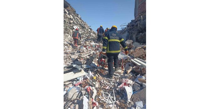 Iğdır itfaiyesi deprem bölgesinde çalışmalarına devam ediyor
