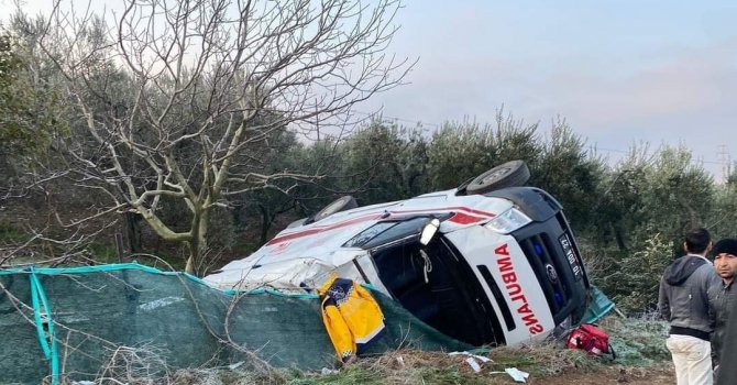 Erdek-Bandırma karayolunda ambulans kaza yaptı: 1 kişi yaralı