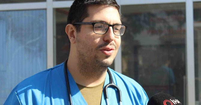 İsrailli hekim, enkazdan çıkarılan iki kardeşi hayata döndürdüğü anları mutluluk içinde anlattı