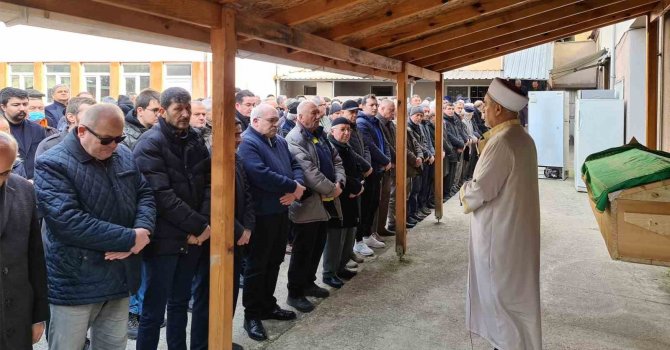 Depremde hayatını kaybeden öğretmen Karabük’te defnedildi