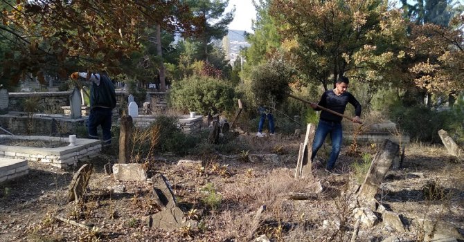 Büyükşehir mezarlıkların eksiklerini gideriyor