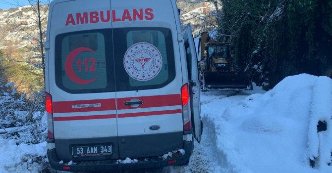 Rize İl Özel İdaresi ekipleri ambulans için seferber oldu