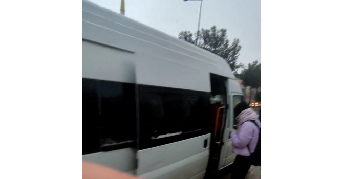 Dolmuşçu, yurdu boşaltan öğrencilerden valiz parası istedi: "Şikayet et"
