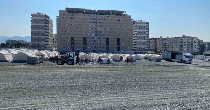 Mehmetçik enkaz kaldırma görevlerine devam ediyor