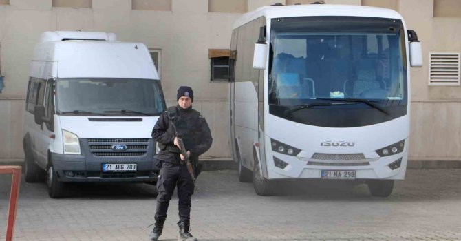 Yıkılan apartman sorumluları adliyede