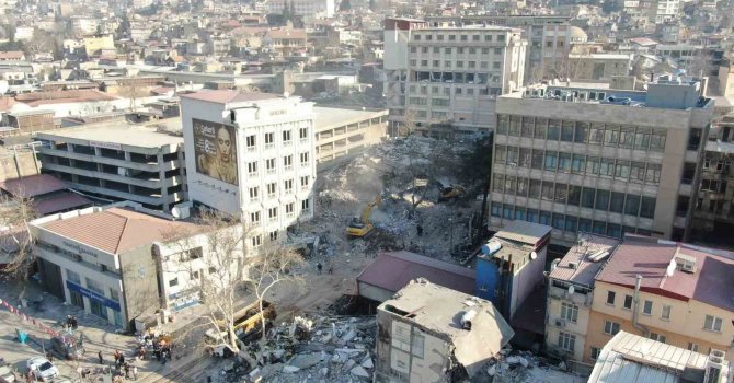 Fotoğrafları ortaya çıktı: Çöken otelin kolonları tabela için tahrip edilmiş