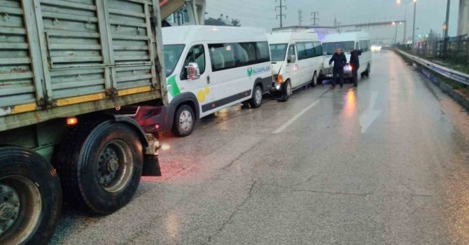 4 aracın karıştığı kazada 10 kişi yaralandı