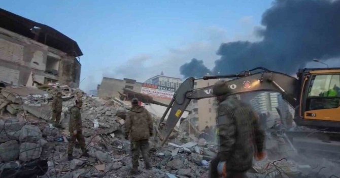 Binlerce Mehmetçik deprem bölgesinde yardım faaliyetlerine devam ediyor