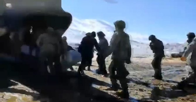 MSB: “Kara Kuvvetlerimize ait helikopterlerle Adıyaman’ın köylerine yardım malzemelerini ulaştırmayı sürdürüyoruz”