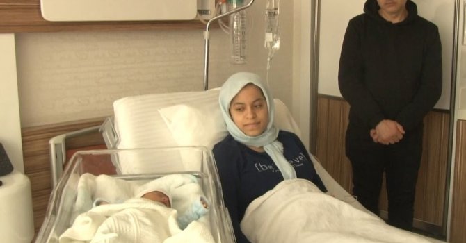 9 aylık hamile eşini deprem sırasında balkondan atarak kurtardı