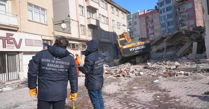 Gaziantep’te 27 bin 987 bağımsız birimin ağır hasarlı ve yıkık olduğu tespit edildi