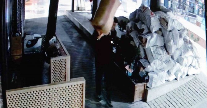 Ordu’da depremzedelere teslim edilecek olan yün yorganlar çalındı