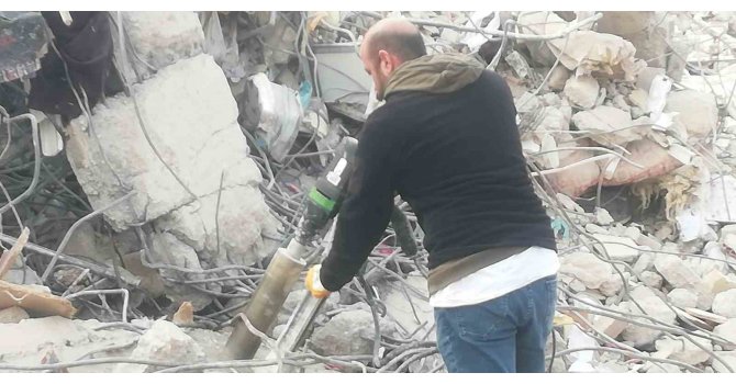 Adıyaman’daki enkazlardan karot örneği alınıyor