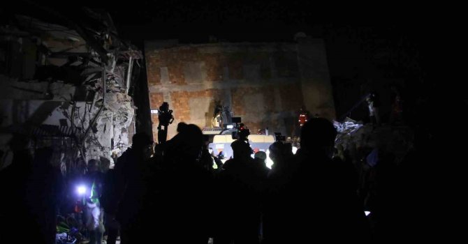 Depremin 232. saatinde umutlu bekleyiş