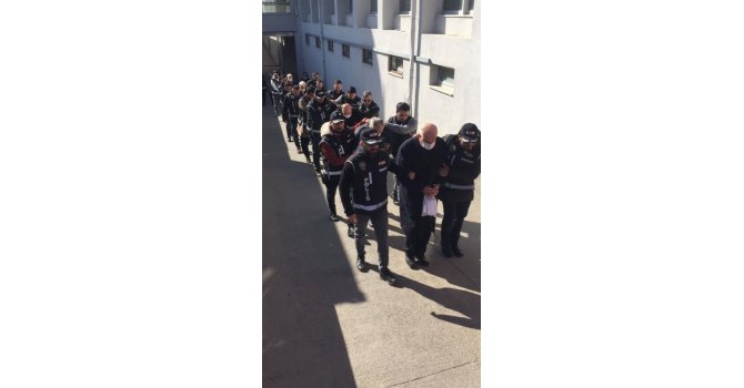 11 müteahhit ve mühendisten 5’i tutuklandı