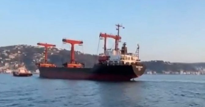İstanbul Boğazı’nda kargo gemisi makine arızası yaptı