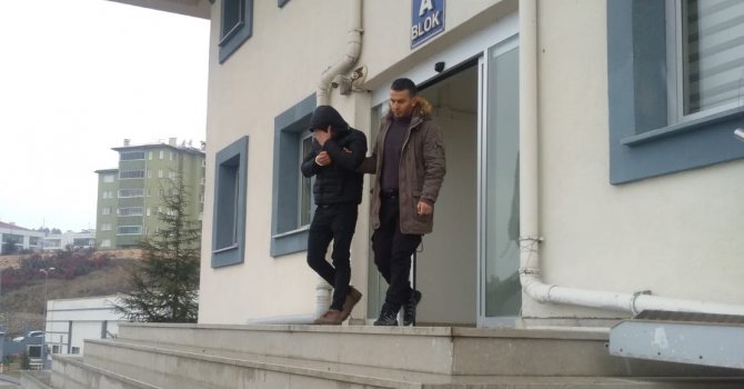 Randevu için yardım etmeyen doktorun aracı diye başka araca zarar verdi