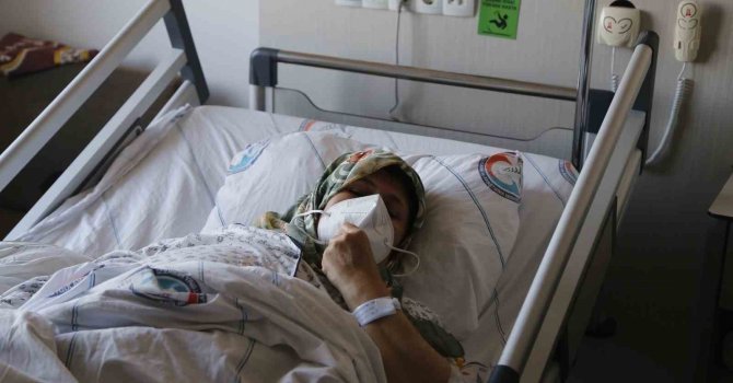 Tekirdağ’da tedavi altına alınan depremzede kadın: "Depremde 9 yakınımızı kaybettik"