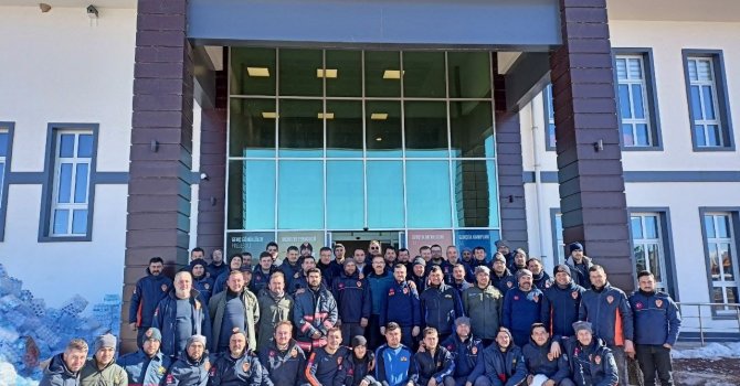 Manisalı itfaiyeciler deprem bölgesinden dönüyor