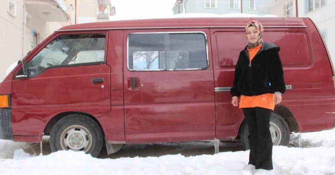 Depremzedeler için minibüsünü satılığa çıkardı