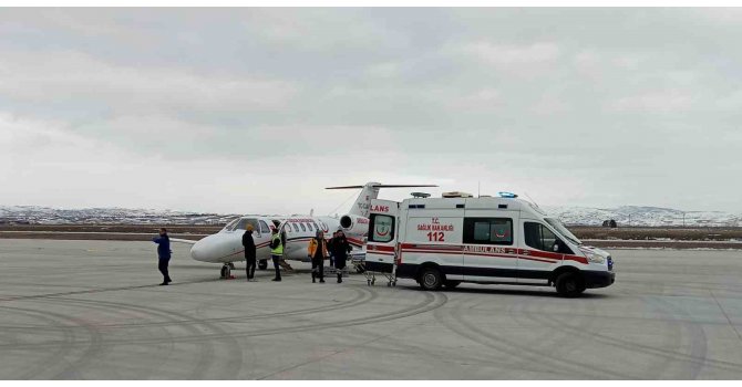 Enkaz altından 11 gün sonra kurtarılan Aleyna, ambulans uçakla Ankara’ya getirildi