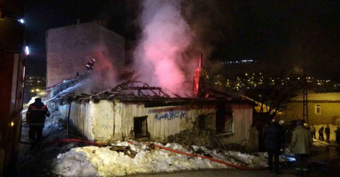 Yozgat’ta müstakil ev yangında küle döndü