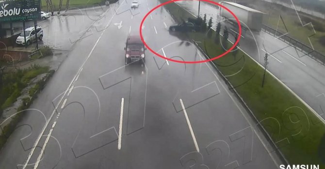 Aşırı hız kazaları kamerada: Ticari taksi uçtu, otomobil ağaçları biçti