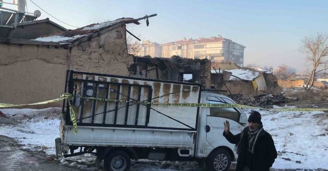 Konya’daki yangında 7 kişilik aile çatının çökmesi sonucu hayatını kaybetmiş