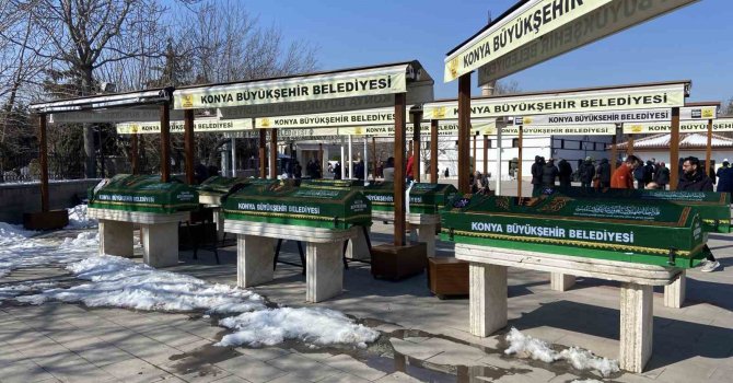 Yangında hayatını kaybeden Suriye uyruklu depremzede aile Konya’da defnedildi