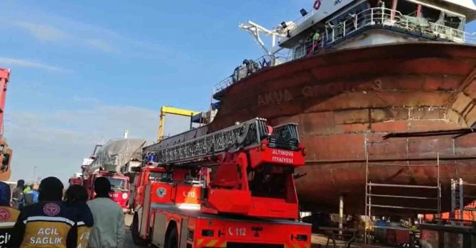 Yalova’da tersanede gemi yangını
