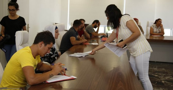 Döşemealtı Belediyesi’nin İşkur Masası işverenle işçiyi buluşturuyor