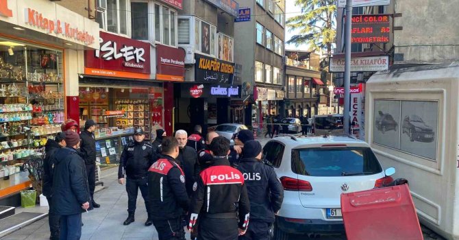 Trabzon’da silahlı kavganın görüntüleri güvenlik ve cep telefonu kameralarına yansıdı