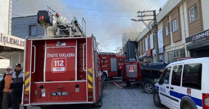 Sakarya’da Mobilyacılar Çarşısında korkutan yangın