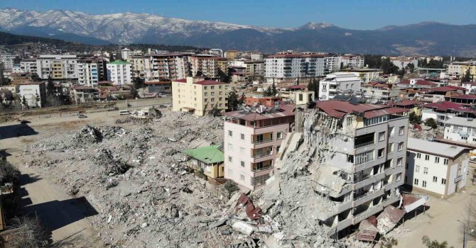 30 yıllık 14 bina 835 kişiye mezar oldu