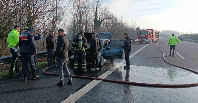 Diyarbakır’dan İstanbul’a giden ailenin aracı yandı