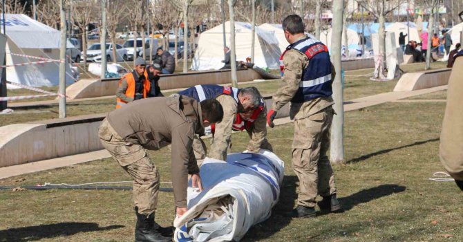 Diyarbakır’da çadırlar tek noktaya toplandı