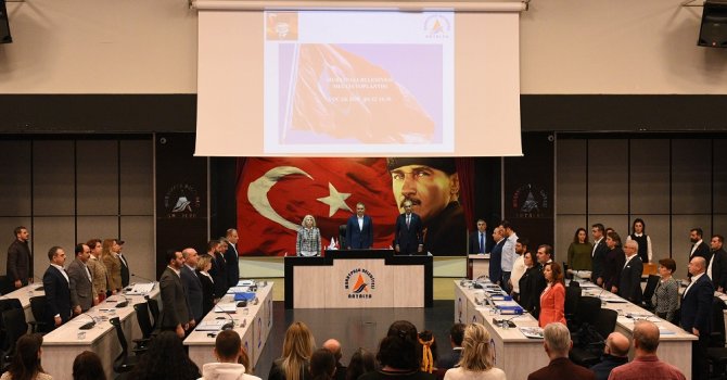 Meclis İstiklal Marşı’yla açıldı