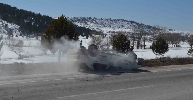 Kütahya Tavşanlı’da otomobil takla attı: 2 yaralı