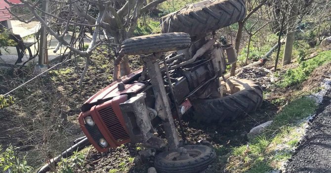 Sakarya’da traktör devrildi: 1 yaralı