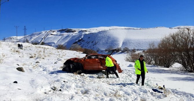 Trafik kazasında yaralanan sürücü hastanede hayatını kaybetti