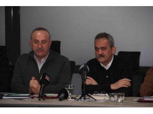 Bakan Çavuşoğlu: "Devlet, millet el ele vererek tüm deprem bölgelerini ayağa kaldırmamız gerekiyor"