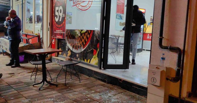 Bursa’da husumetlilerin satırlı, silahlı kavgasında kan aktı: 1 yaralı