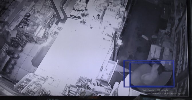 Deprem anı marketin güvenlik kamerasına böyle yansıdı